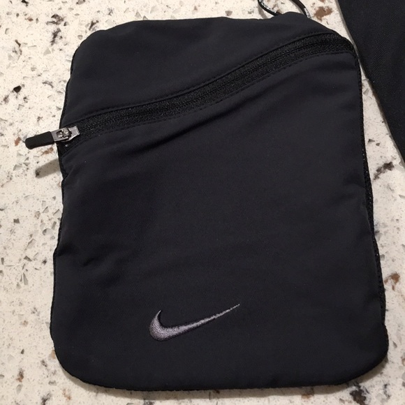 ❤️NIB!!! ❤️Nike Therma Sleeve. - Picture 6 of 8
